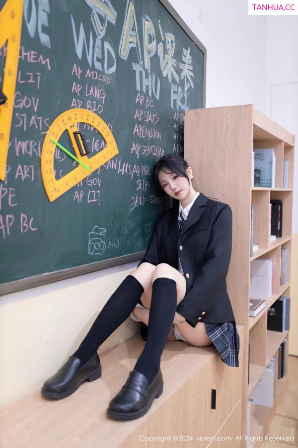   [XiuRen]高清写真图 2024.02.02 No.8058 幼幼 美腿性感第34张图片